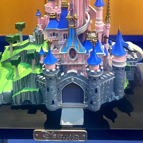 Disney Resort Figurine château de la Belle au Bois Dormant